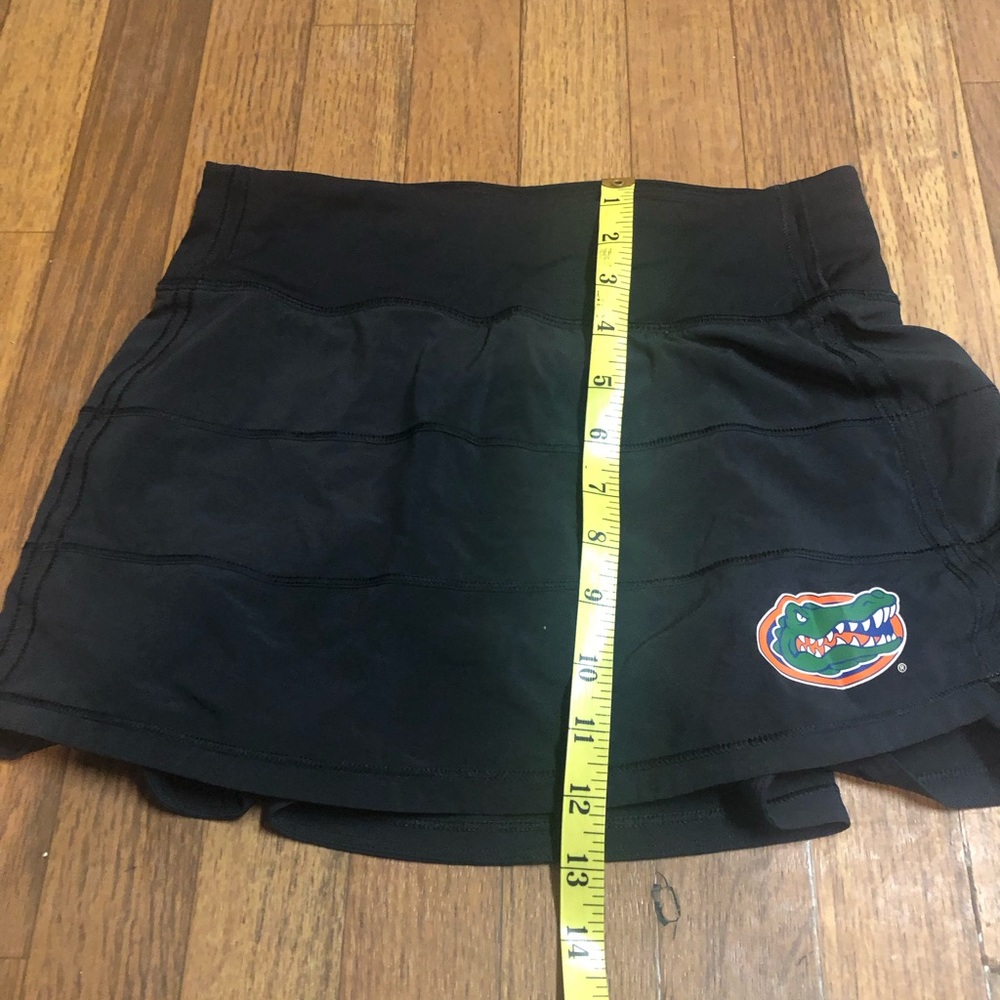 Lululemon Black Athletic Skort with Embroidered Gator Logo - Picture 4 of 11